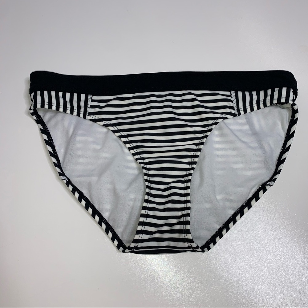 2 pieces/1 price….new top size Lge/bottom is Med